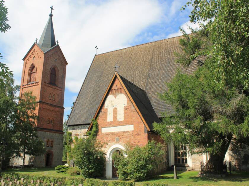 Hauhon kirkko kesällä