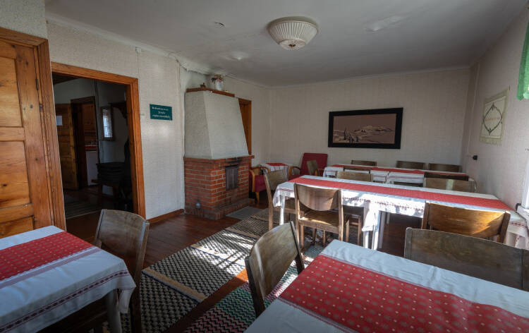 Huone Punaisessa tuvassa